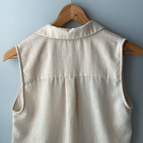 3/$30! Monteau Sleeveless Button Down - Picture 5 of 8